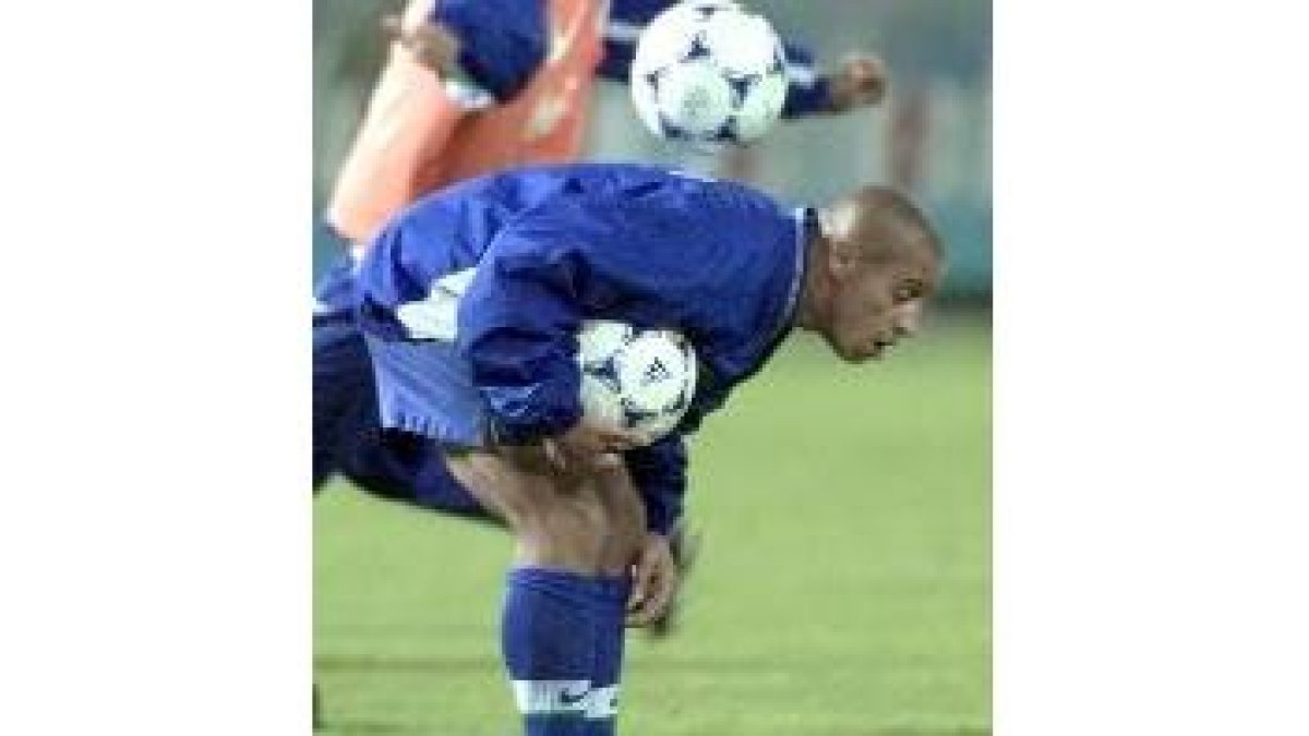 Roberto Carlos se perderá los próximos dos partidos de su selección