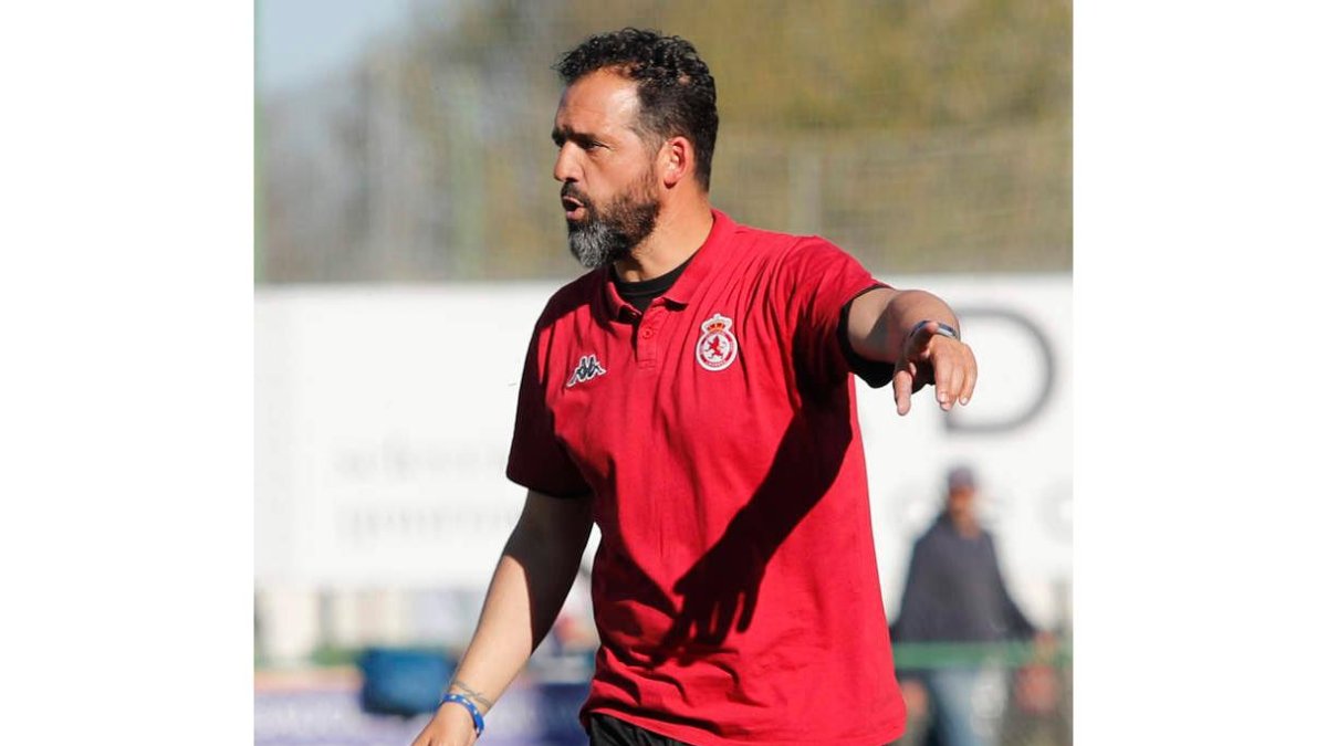 Ramón González Expósito afronta una nueva temporada al frente de la Cultural B. JESÚS F. SALVADOIRES