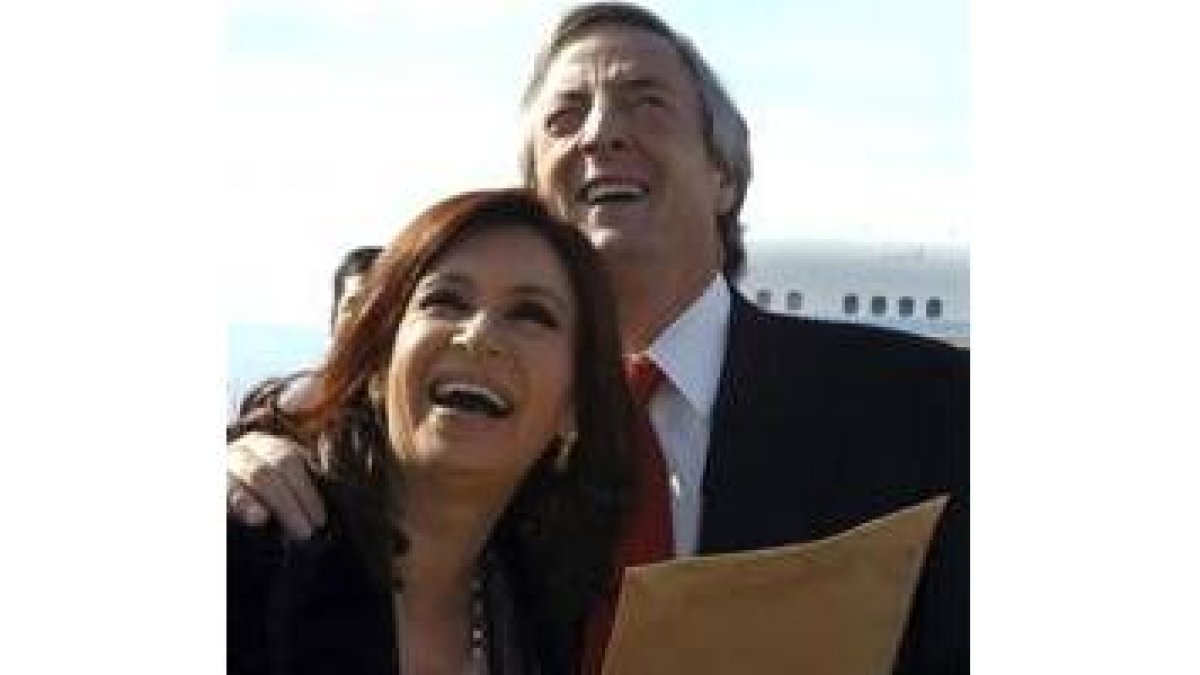 El matrimonio Kirchner se traspasará los papeles en la política