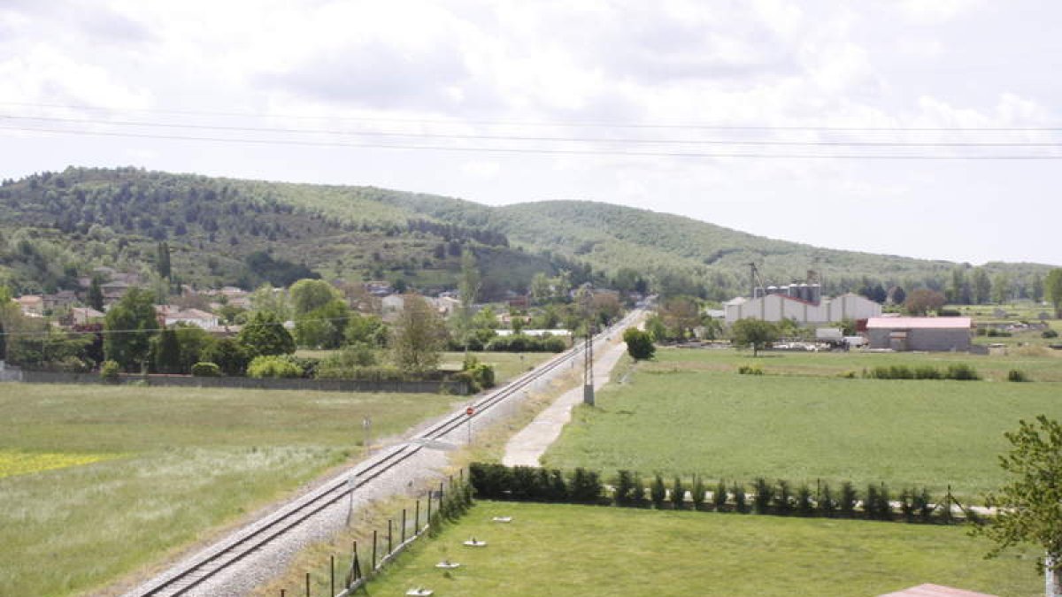 La vega afectada por la nueva carretera a Modino. CAMPOS