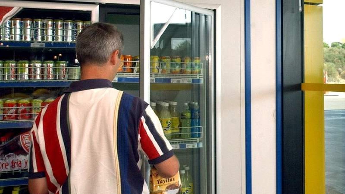Cruzada contra las bebidas azucaradas y una nueva vía de ingresos para la administración catalana. CHEMA MOYA