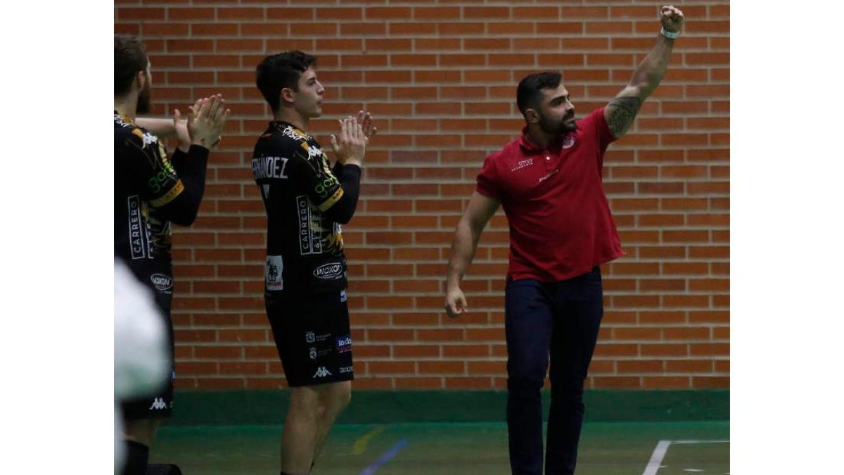 Luis Puertas dirigirá los entrenos esta semana. FERNANDO OTERO