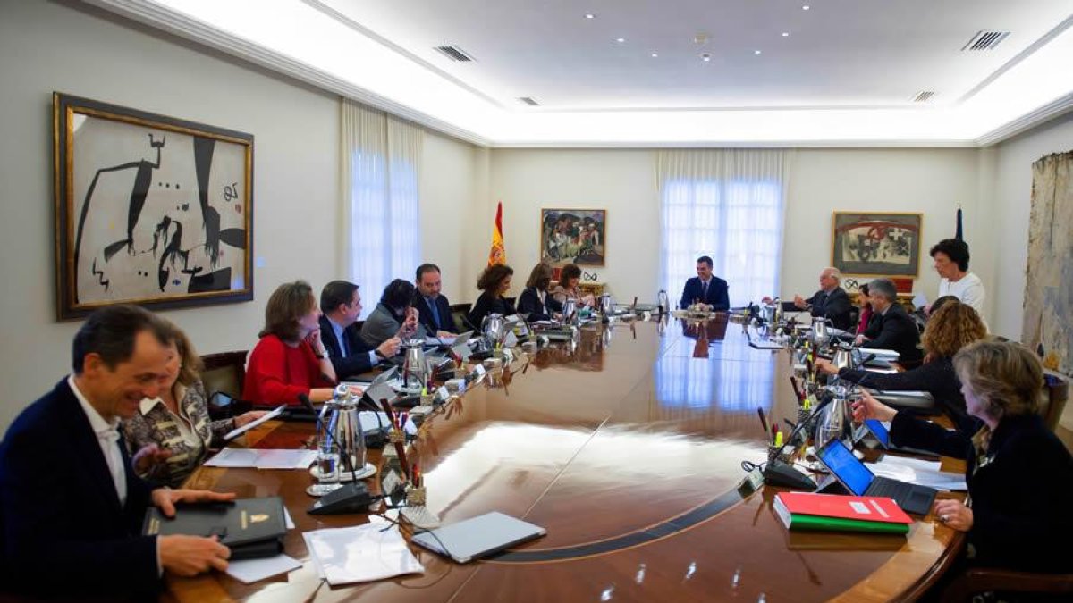 El presidente del Gobierno, Pedro Sánchez, presidiendo el Consejo de Ministros extraordinario que tuvo lugar hoy.