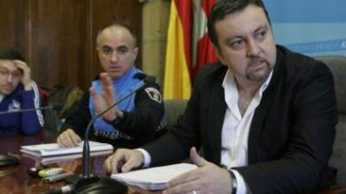 Arturo Pereira y Tino Morán, durante la presentación de las cifras del tráfico del año pasado