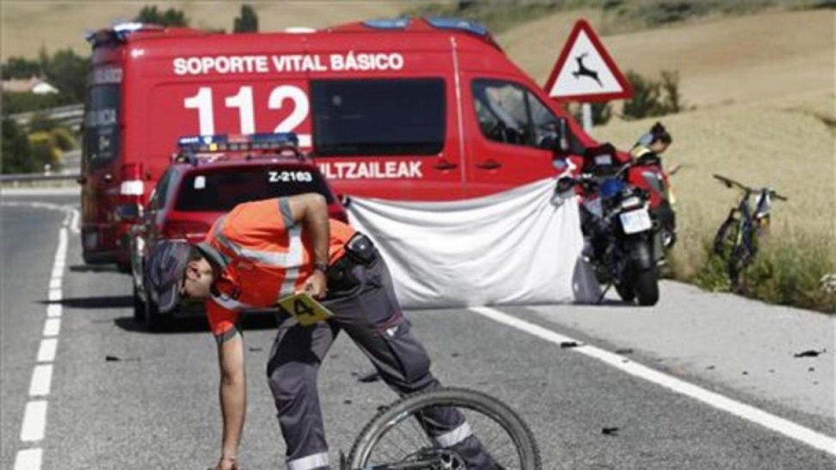 Imagen tomada tras el atropello mortal en el término municipal de Erice de Iza, en Navarra, el 10 de junio.