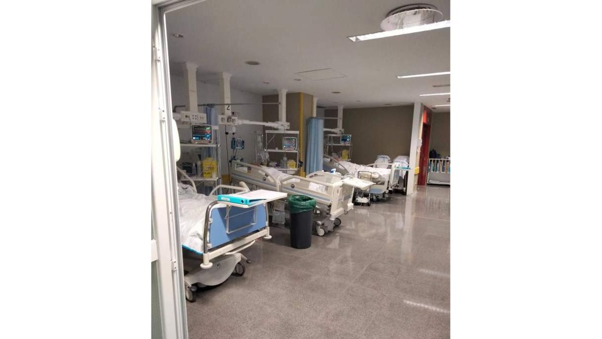 La ocupación de boxes de Intermedios con pacientes UCI deja sin espacio a los postquirúrgicos. DL
