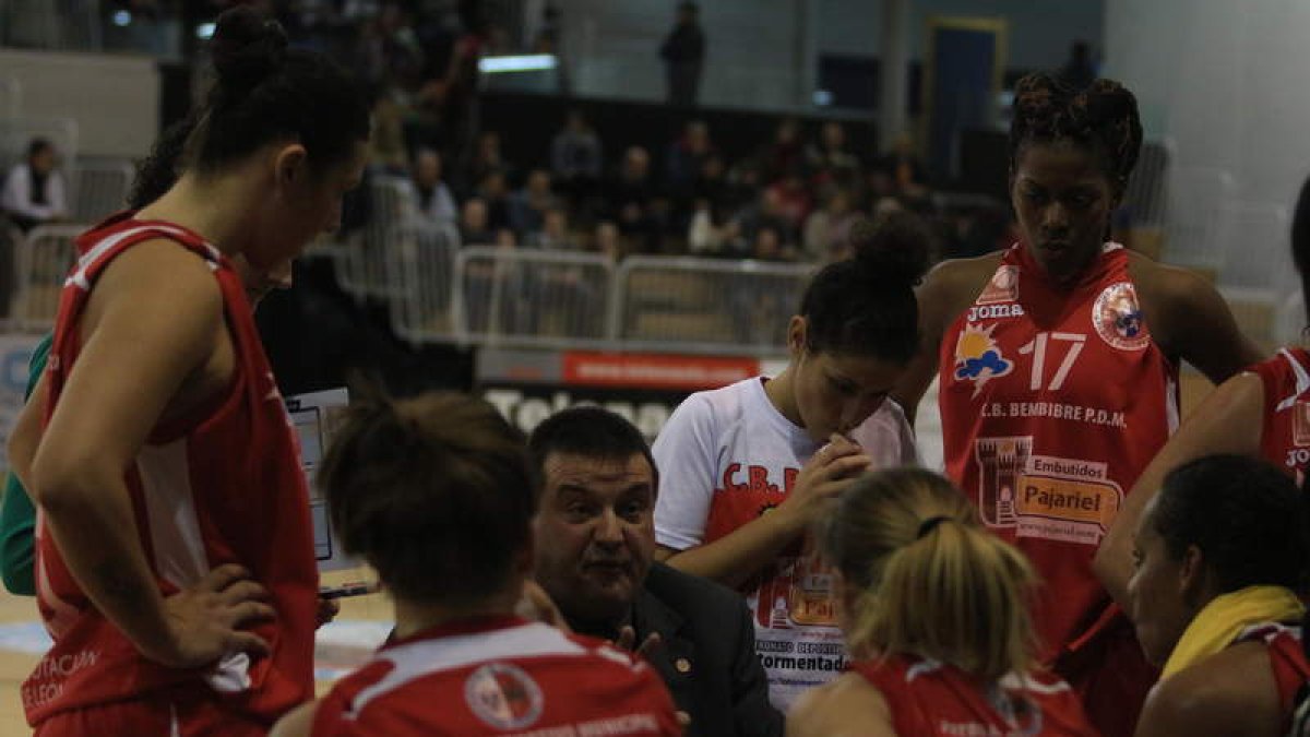 Chiqui Barros espera que el equipo no se vaya mañana del partido como en la recta final del último.