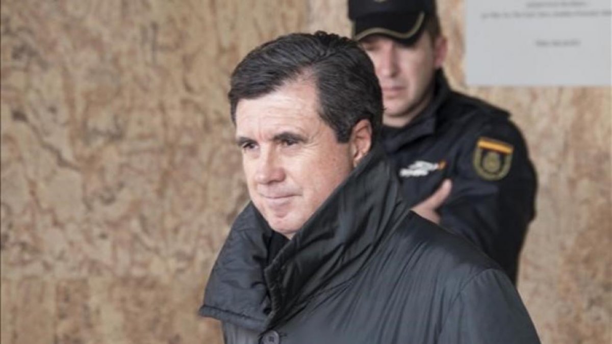 El expresidente del Govern balear Jaume Matas a su salida durante un descanso de la sala del juicio del caso Noos.