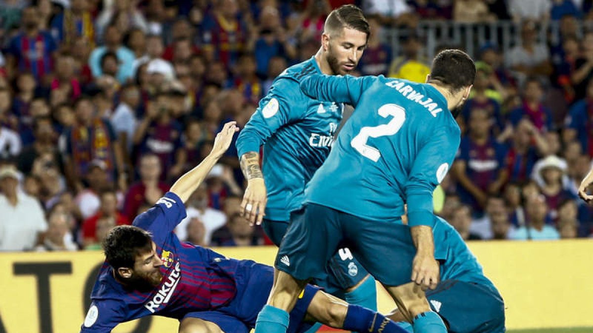 Messi intentará conducir la remontada del Barcelona ante un Madrid que tiene ventaja. QUIQUE GARCÍA