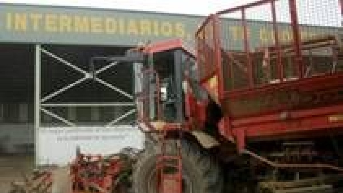 Máquina remolachera de última generación de una cooperativa leonesa