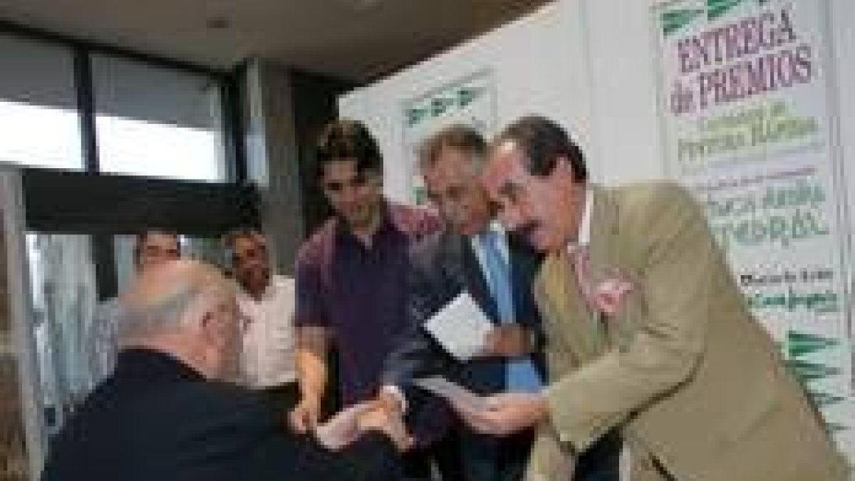 Ordóñez, Aller y Orellana entregan el cheque para la Catedral