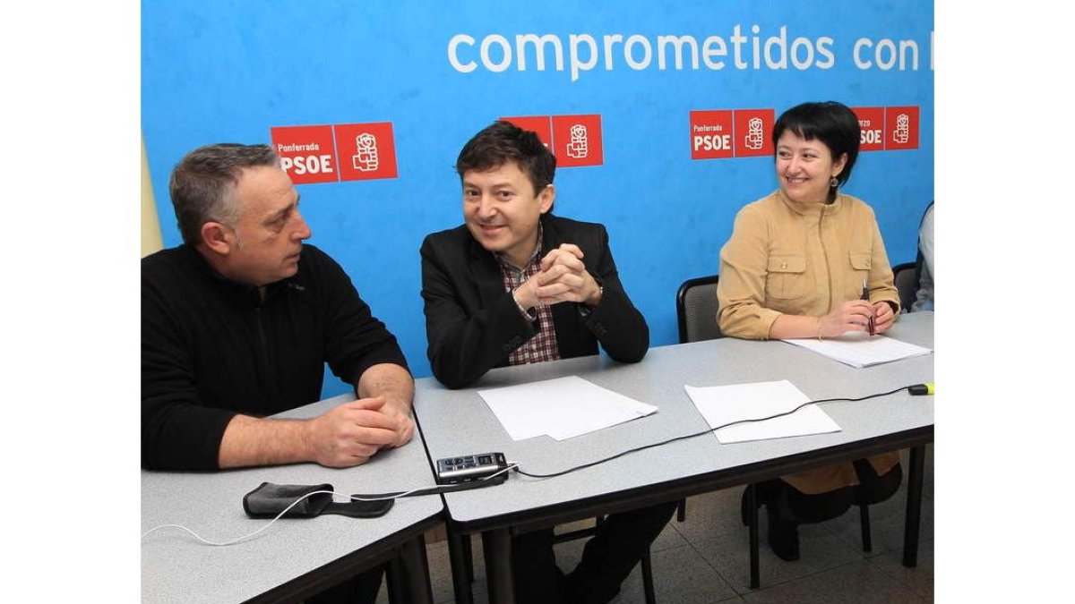 El portavoz del PSOE en Torre, con Folgueral y Marqués.