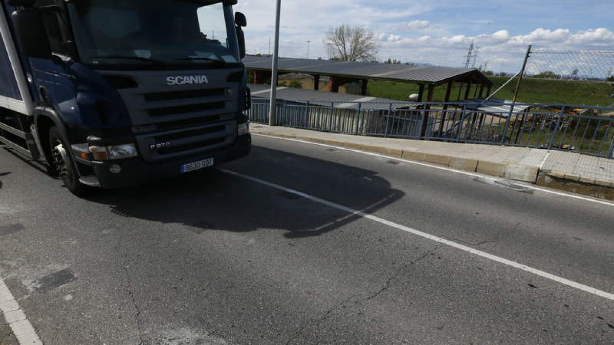 Las grietas se aprecian con mayor intensidad en las zonas en las que se asientan los pilares