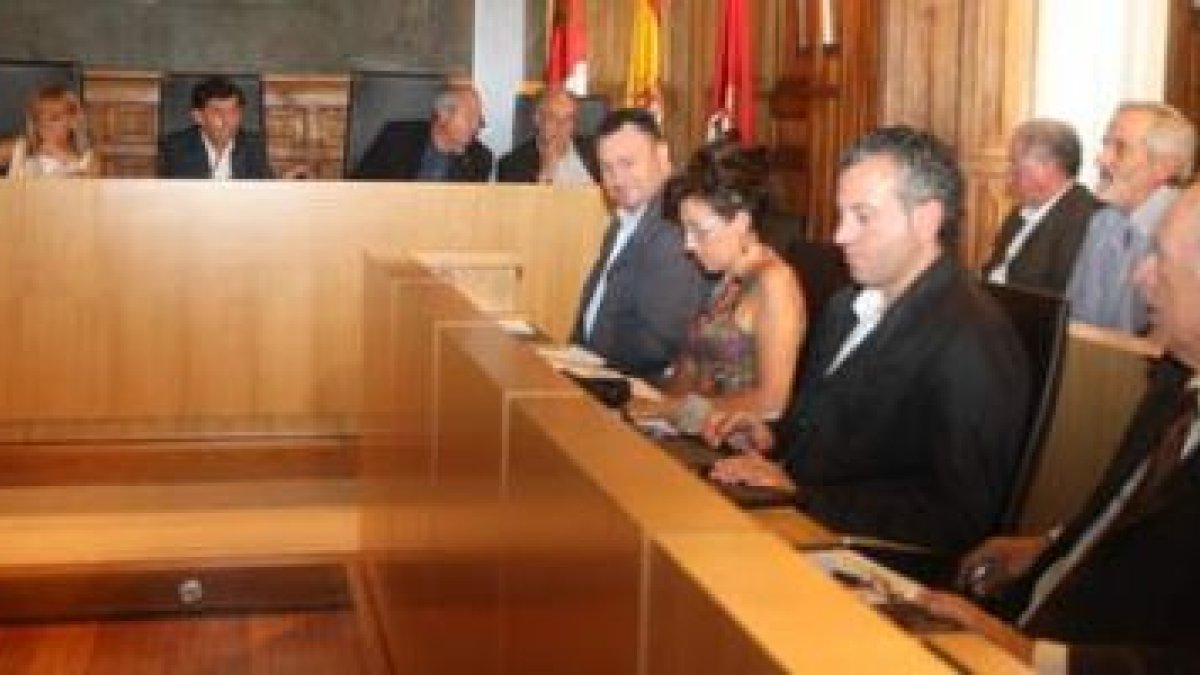 La presidenta, parte de sus vicepresidentes y diputados socialistas antes de iniciarse la intensa br