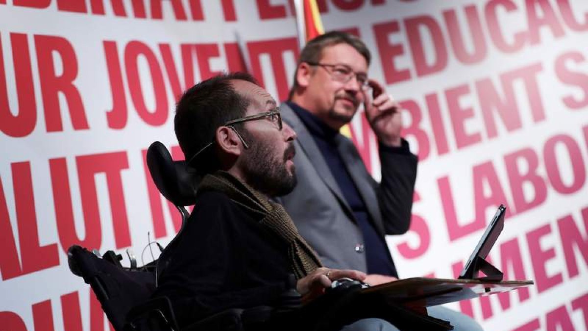 Pablo Echenique junto al cabeza de lista Xavier Domènech. A. GARCÍA