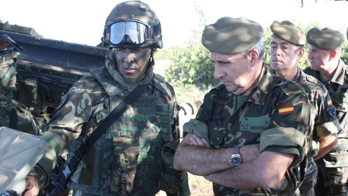 El jefe de la Fuerza Terrestre visitó por primera vez el Maca.