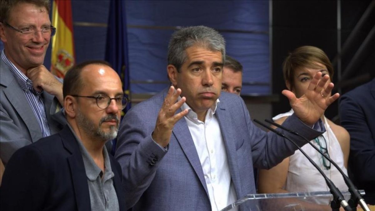 Francesc Homs y otros diputados de CDC, durante la rueda de prensa que ofrecieron en el Congreso el pasado 18 de julio.