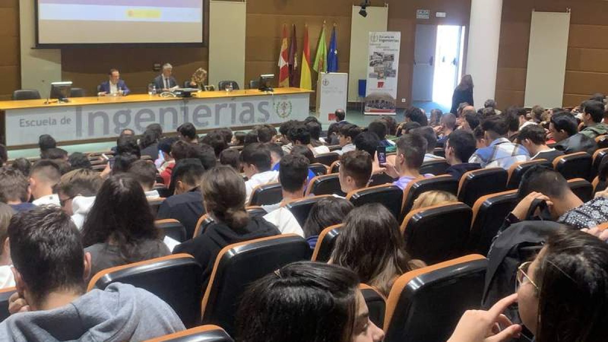 Un momento de la charla de Rosa Díez. DL