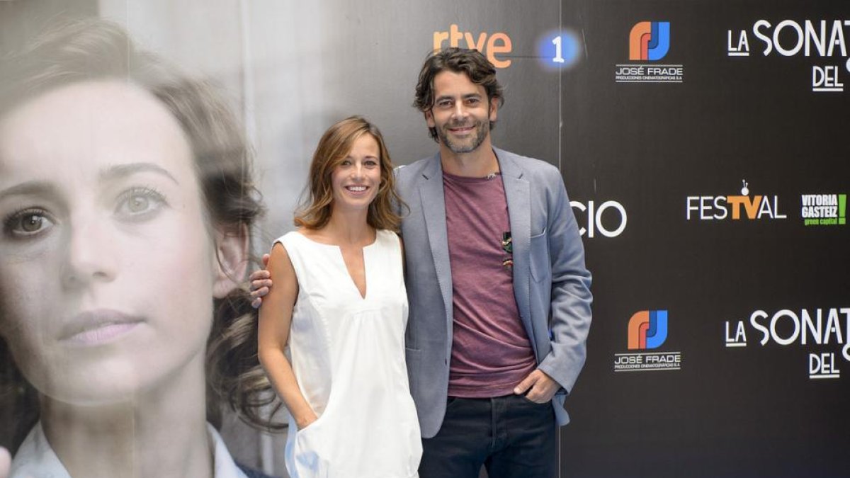Marta Etura y Eduardo Noriega, en la presentación de 'La sonata del silencio', de TVE, en el Festival de Televisión de Vitoria.