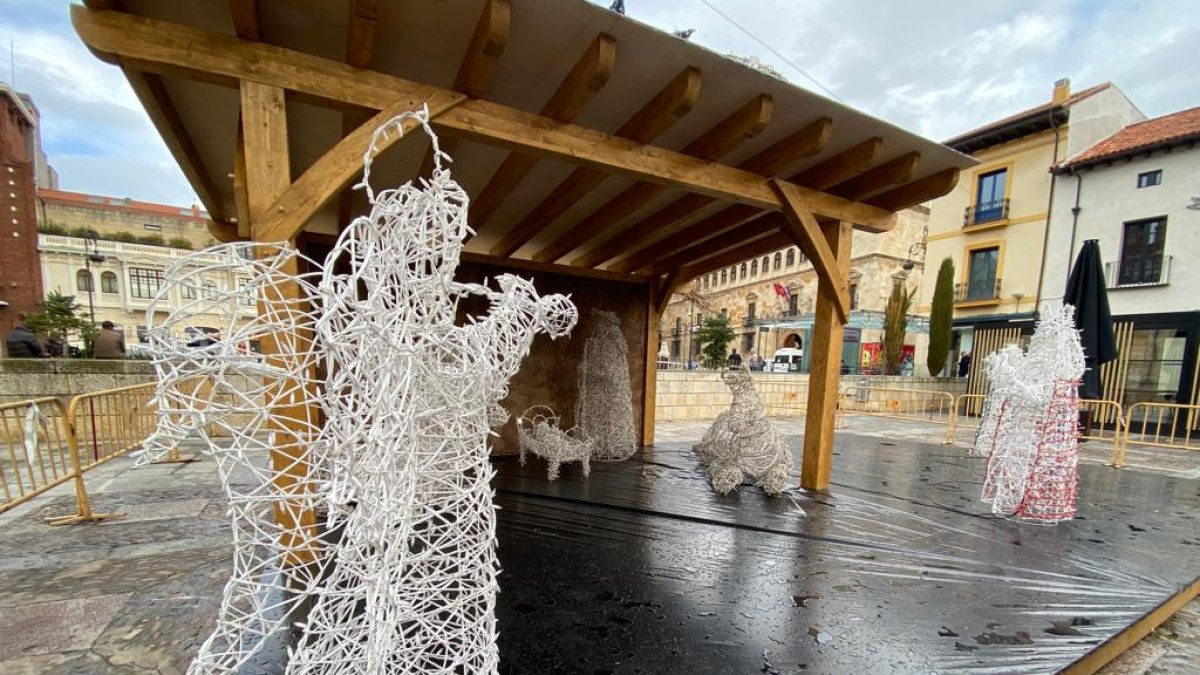 Belén instalado en la plaza de San Marcelo. RAMIRO