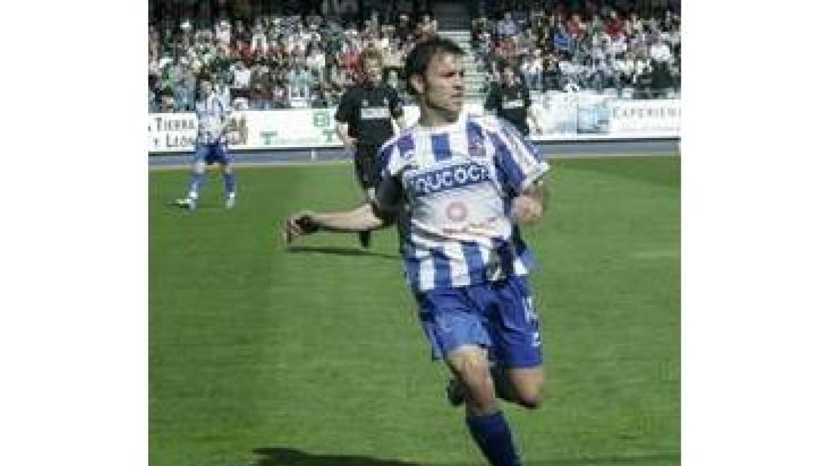 Diego Ribera dejó constancia de su clase por el trato que le da al balón