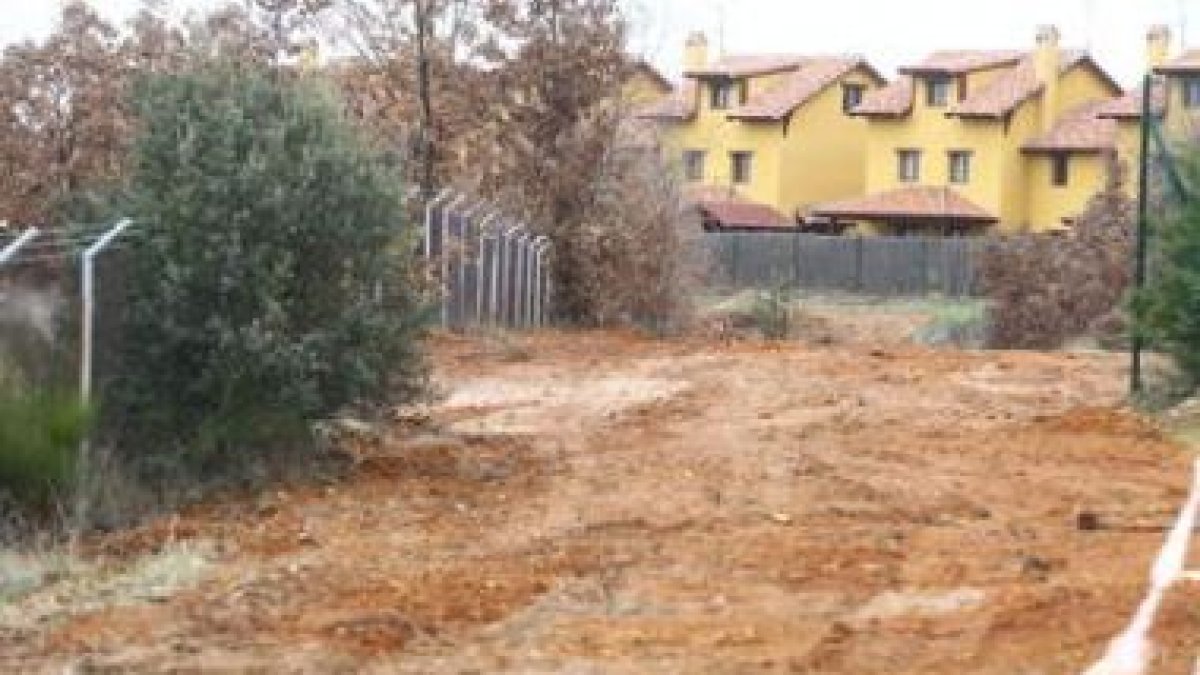 La asociación denuncia la falta de licencia ambiental para la línea de evacuación.