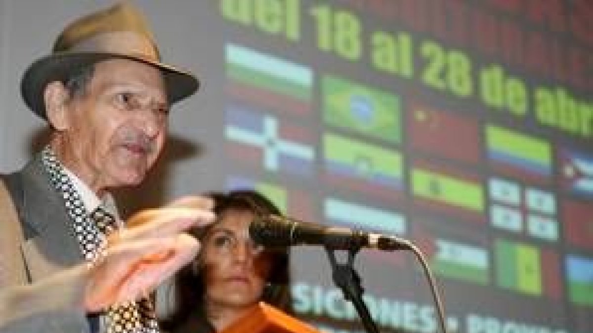 «Tío Caquichu» y Ana Guada, durante la inauguración ayer de las jornadas