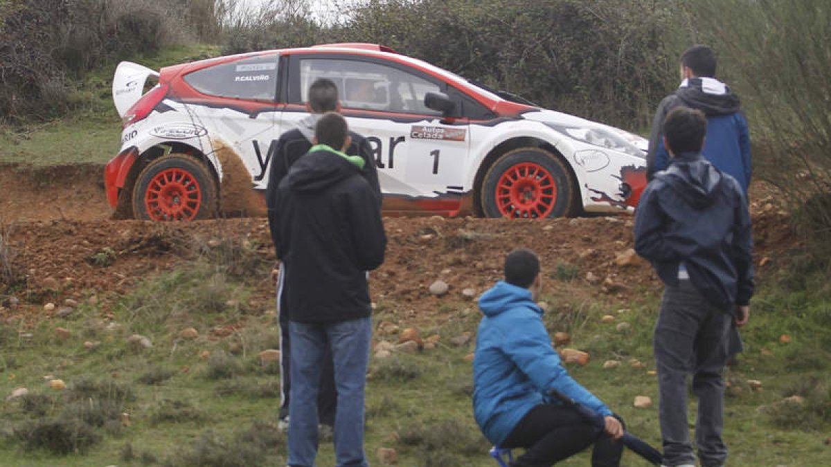 Calviño se apuntó la victoria final en el rally con 27 segundos de ventaja respecto a Mosqueira.