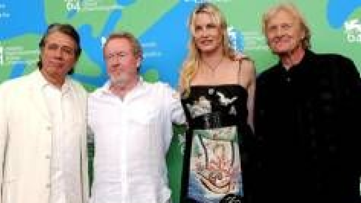 Daryl Hannah junto a Ridley scott, Edward James Olmos y Rutger Hauer