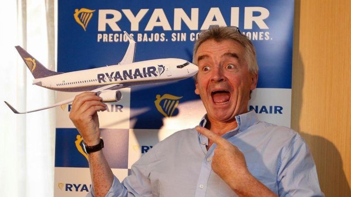 El presidente de la compañía Ryanair, Michael OLeary, al inicio de la rueda de prensa.