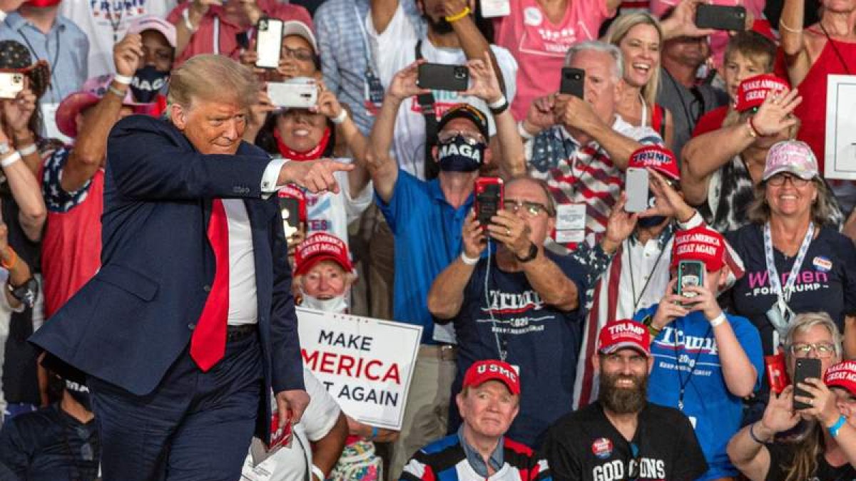 Donald Trump en el mitin que dio en Stanford para retomar la carrera tras tener la covid. GIORGIO VIERA