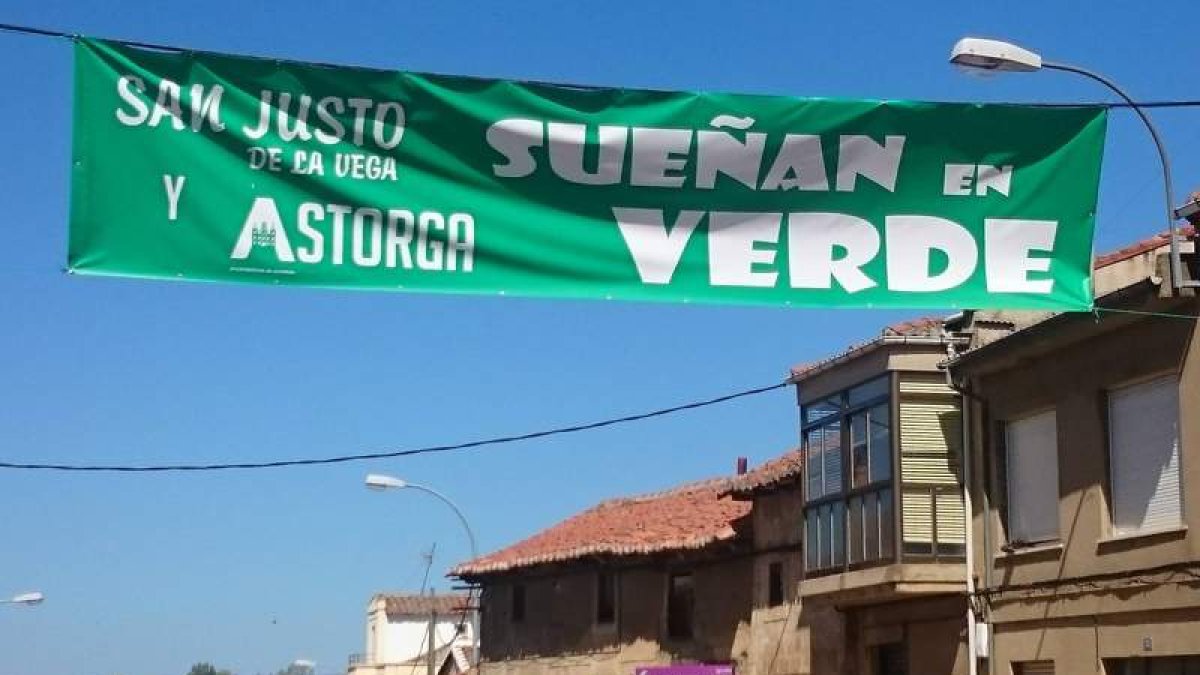 La peña El Banco de San Justo se suma a los apoyos al Atlético Astorga en la fase de ascenso. TRANCA