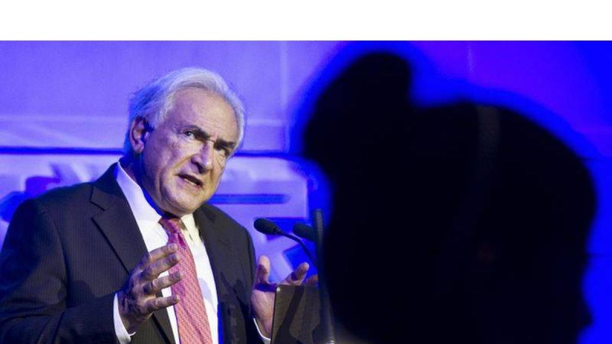 El exdirector gerente del Fondo Monetario Internacional (FMI), Dominique Strauss-Kahn, ha regresado este lunes a la vida pública en Pekín.