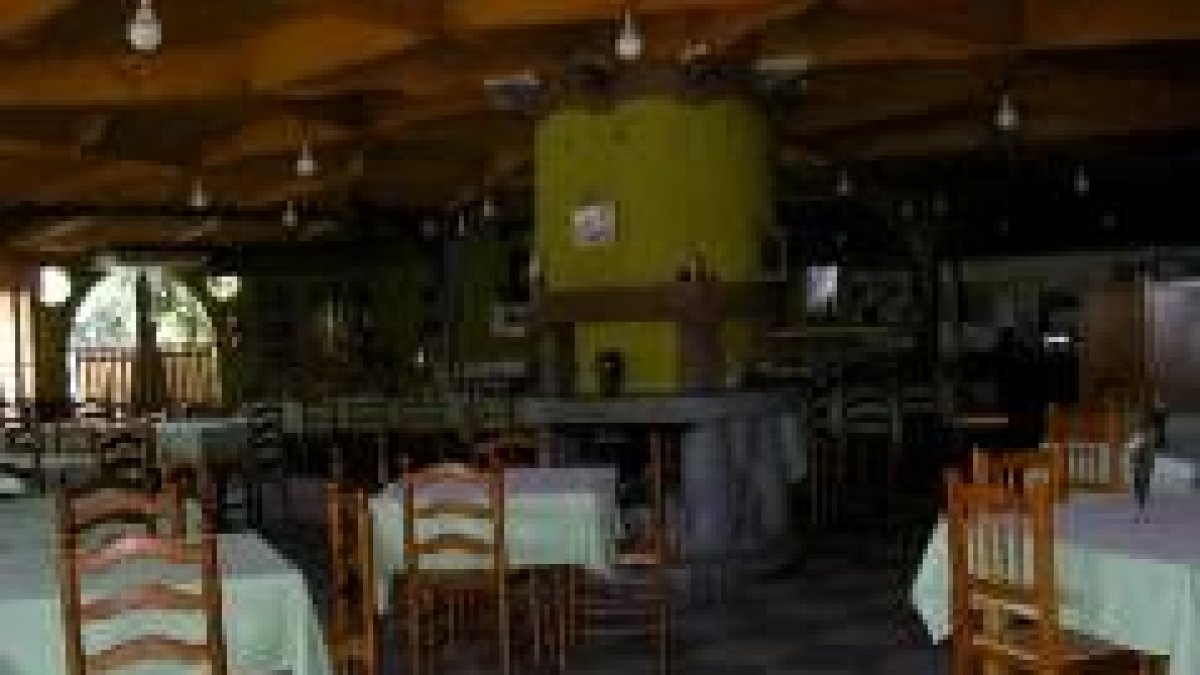 En verano se puede disfrutar del salón climatizado y de la terraza jardín