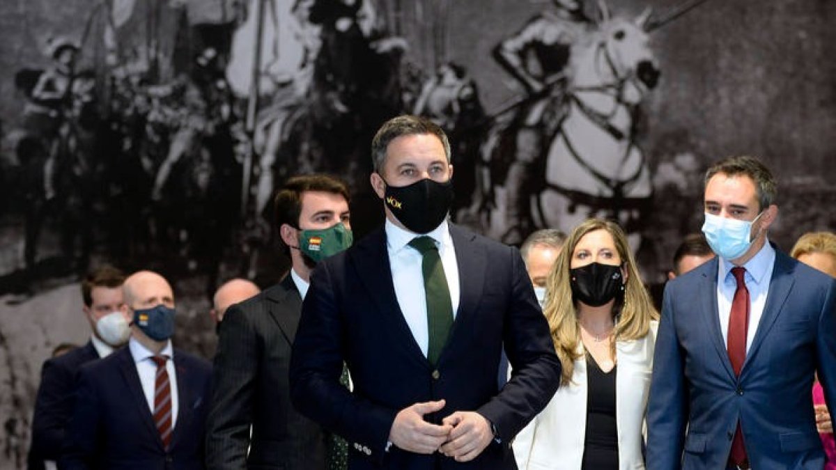 El presidente de Vox, Santiago Abascal, a su llegada al debate de investidura de Alfonso Fernández Mañueco. NACHO GALLEGO