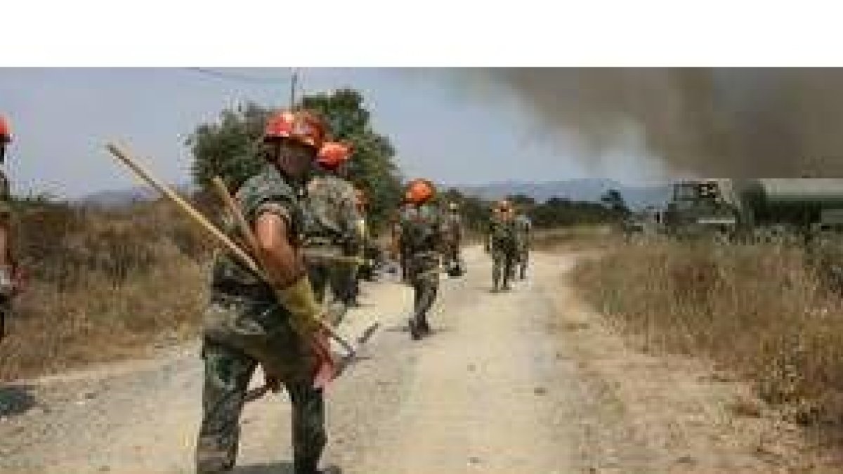 Miembros de la Unidad de Emergencia, durante unas prácticas, en una imagen de archivo