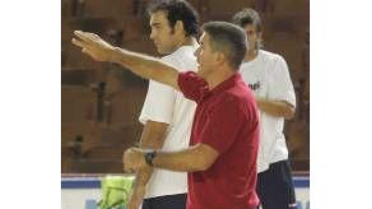 Manolo Cadenas durante una sesión de entrenamiento del equipo