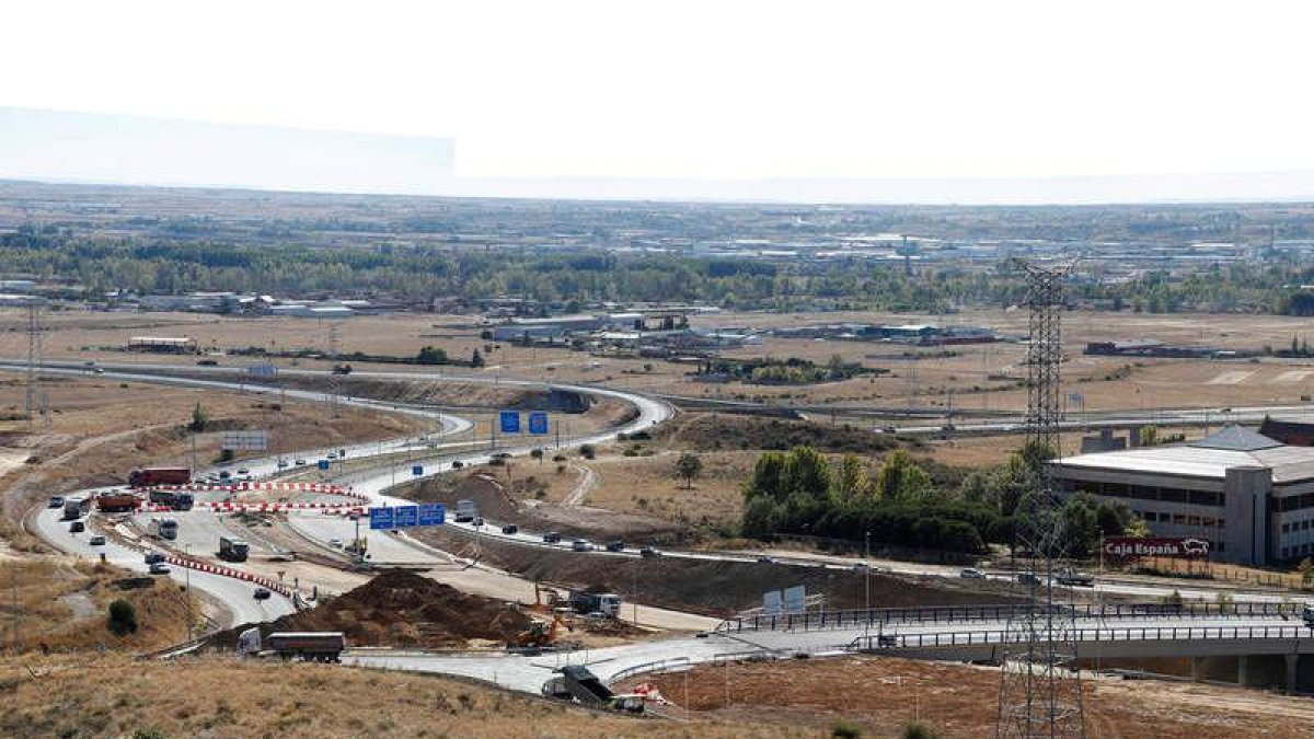 El nuevo nudo de comunicaciones para acceder a León por carretera da nuevos pasos. RAMIRO