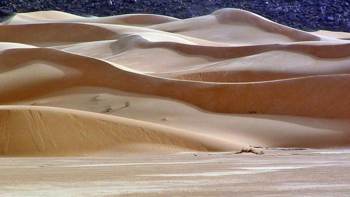 Dunas de arena dorada del desierto del país norteafricano, donde el gobierno trata de asegurar la seguridad de los lugares turísticos.
