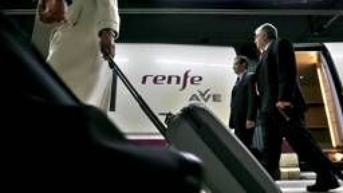 Los empresarios del sector del transporte de autobuses se quejan de la competencia del AVE