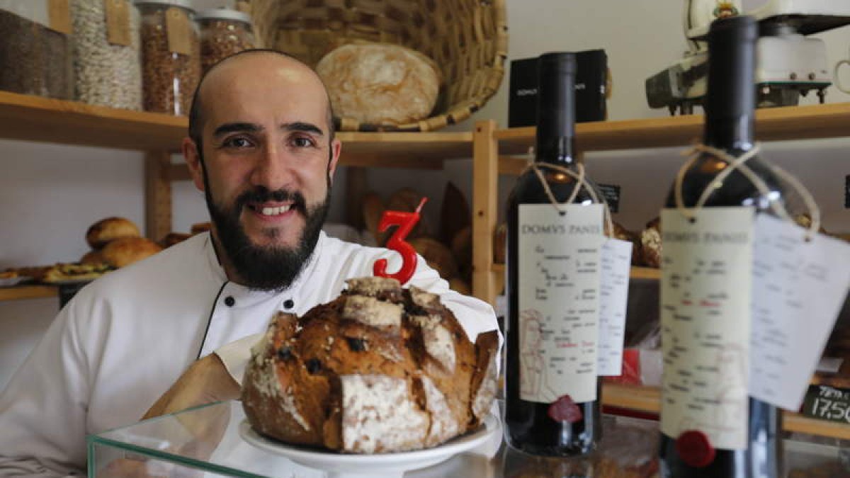 David Álvarez cumple tres años concienciando y divulgando las ventajas de los alimentos naturales y de comercio justo. RAMIRO
