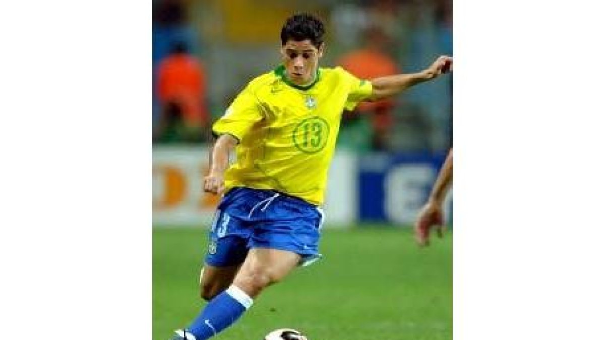 Cicinho era pretendido por varios clubes del continente europeo