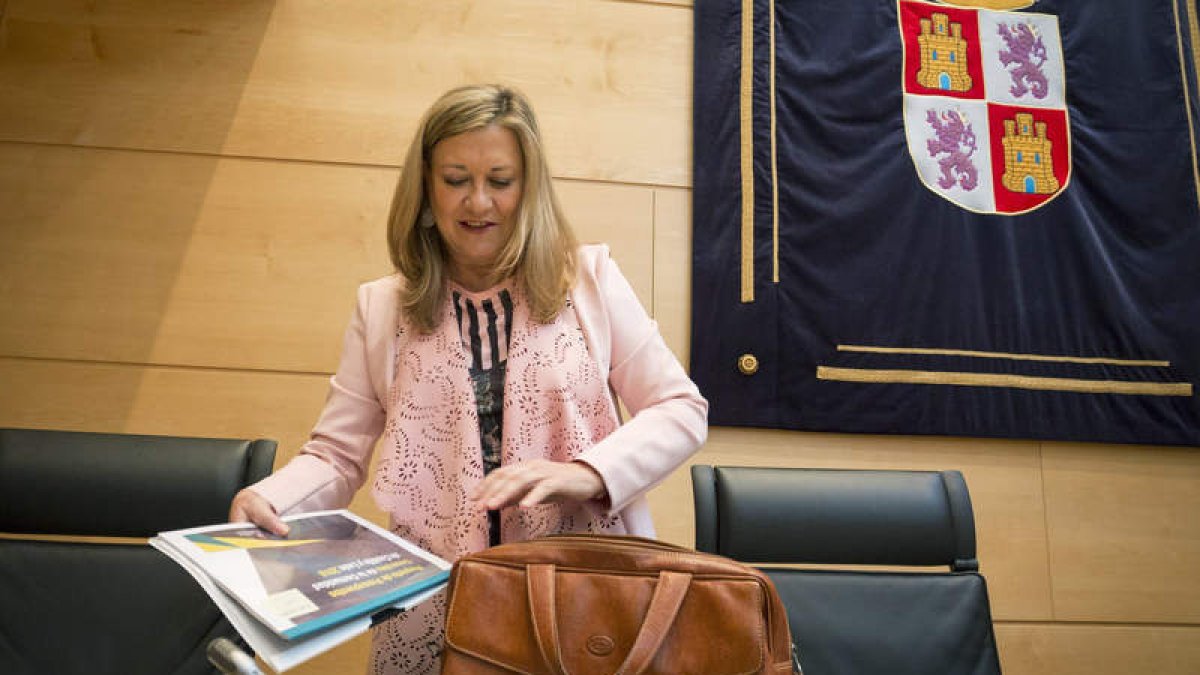 La consejera de Economía, Pilar del Olmo, tras una comparecencia sobre los Presupuestos. R. GARCÍA