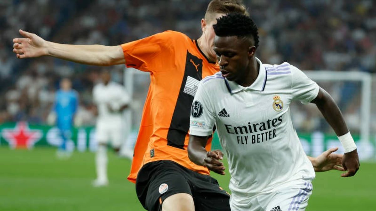 Vinicius anotó el segundo gol del Real Madrid que sigue con el pleno en la Liga de Campeones. JUANJO MARTÍN