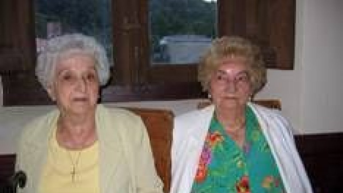 Las hijas del fallecido Leonardo Barriada recogen su homenaje