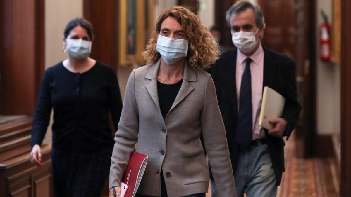 La presidenta del Congreso ayer con mascarilla. KICO HUESCA
