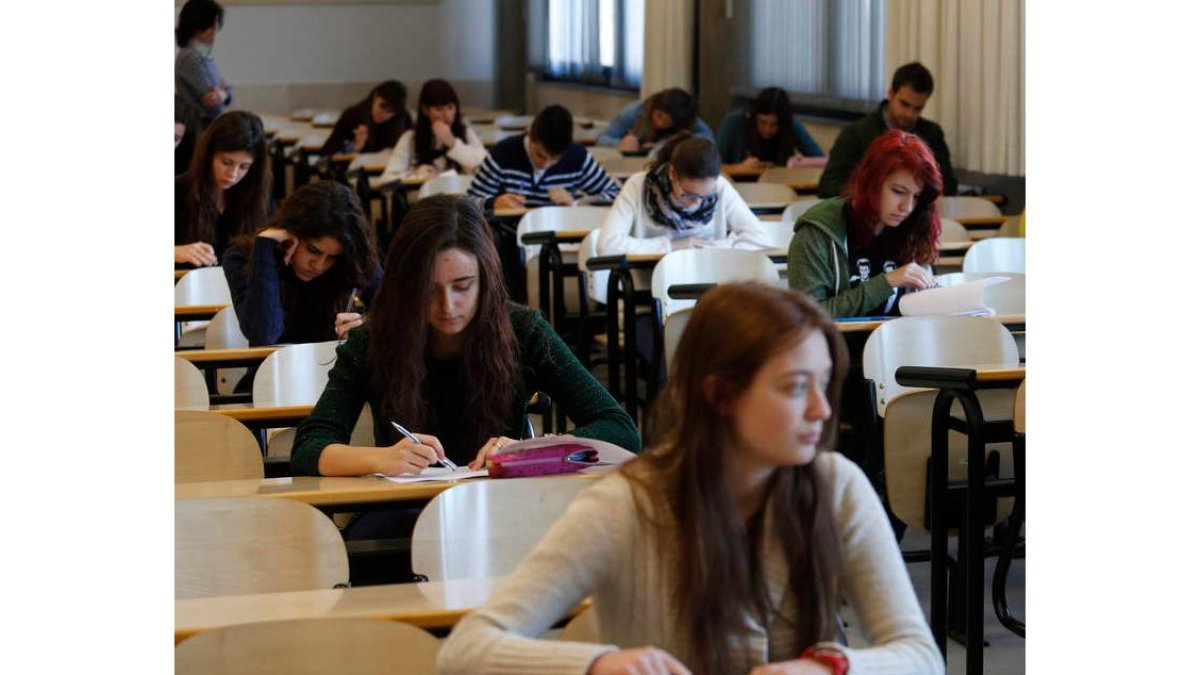 Jóvenes leoneses, en una reciente prueba de aptitud.