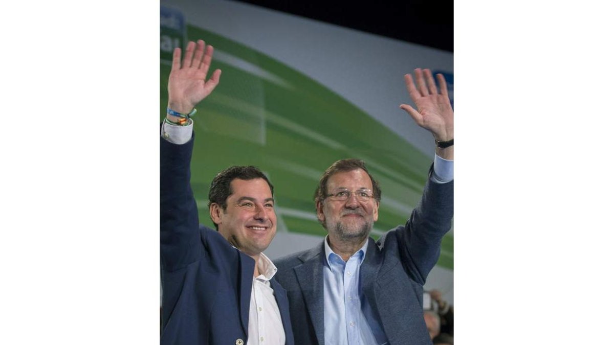 El candidato del PP en Andalucía, Juanma Moreno, junto a Rajoy.