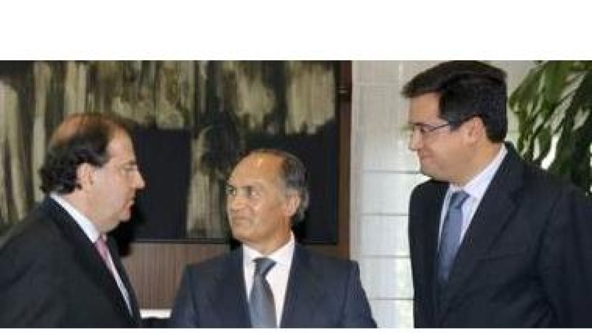 Juan Vicente Herrera, Evaristo del Canto y Óscar López, en la reunión que mantuvieron en Valladolid