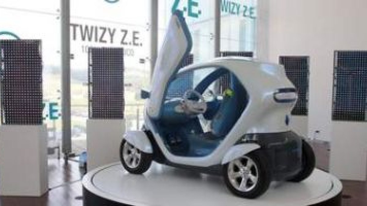 Un prototipo del Twizy que se va a fabricar en exclusiva mundial en la factoría de Valladolid.